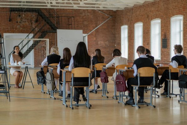 Solutions d'automatisation et robotique personnalisées chez cst